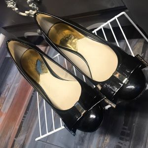 Michael Kors patent leather bow heels size 7